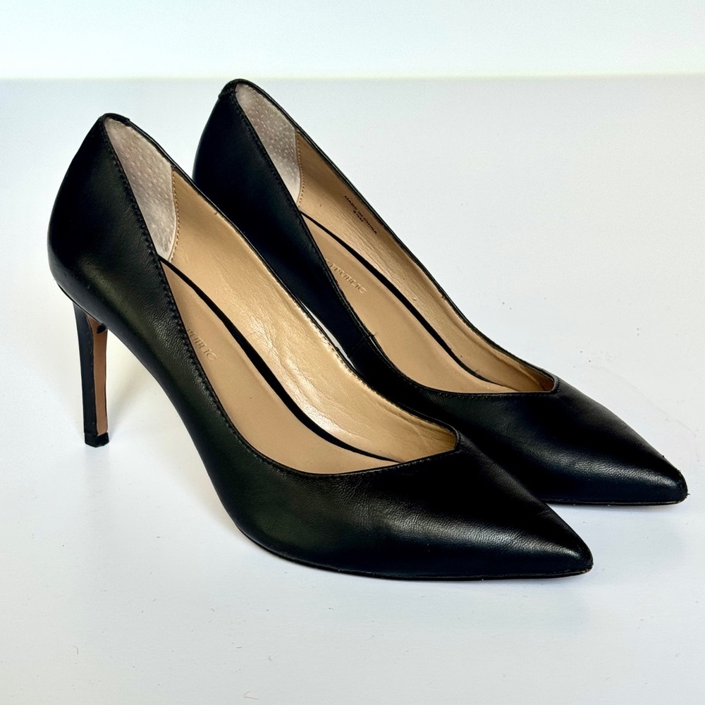 Banana Republic Black Leather Pointed Toe Heels – Size 8.5